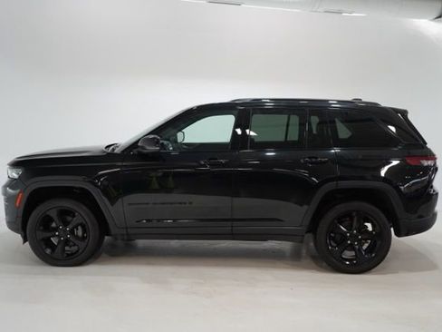 Used 2024 Jeep Grand Cherokee Altitude AWD/4WD image 4