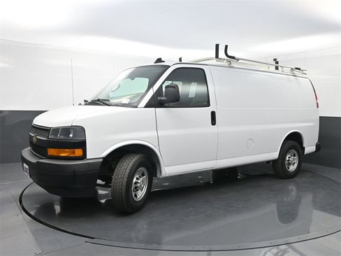 Used 2020 Chevrolet Express 2500 w/ Driver Convenience Package image 16