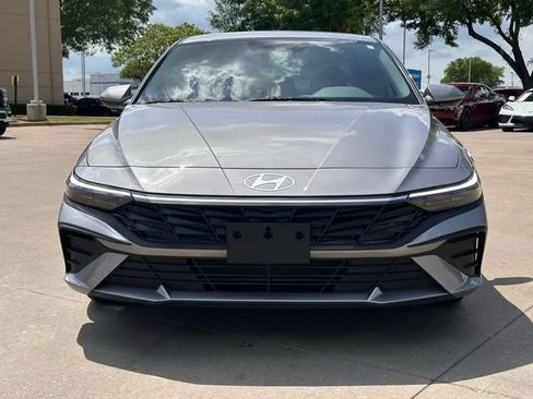 Used 2026 Hyundai Elantra SE FWD image 15