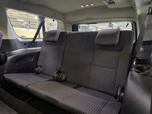 Used 2017 Chevrolet Suburban LS RWD image 8