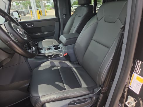 Used 2025 INEOS Grenadier Station Wagon AWD/4WD image 15