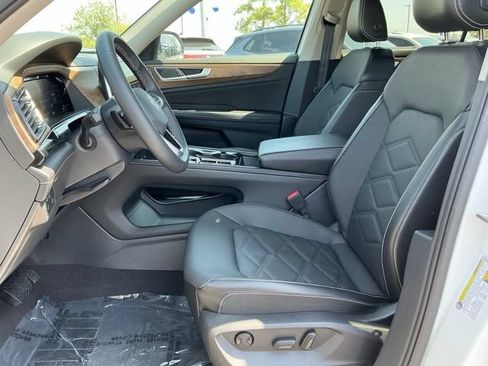 Used 2024 Volkswagen Atlas SE AWD/4WD image 13