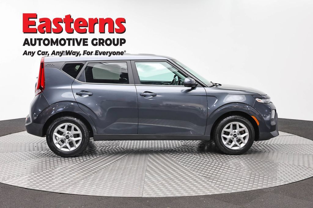 Used 2022 Kia Soul LX w/ Technology Package FWD image 6