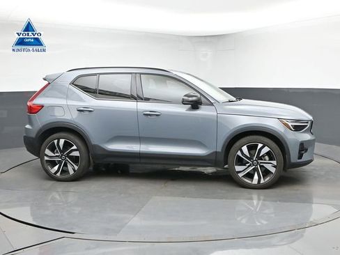 Used 2023 Volvo XC40 B5 Ultimate w/ Protection Package Premier AWD/4WD image 1