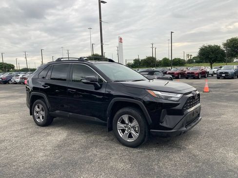 Used 2025 Toyota RAV4 XLE w/ Convenience Package AWD/4WD image 3