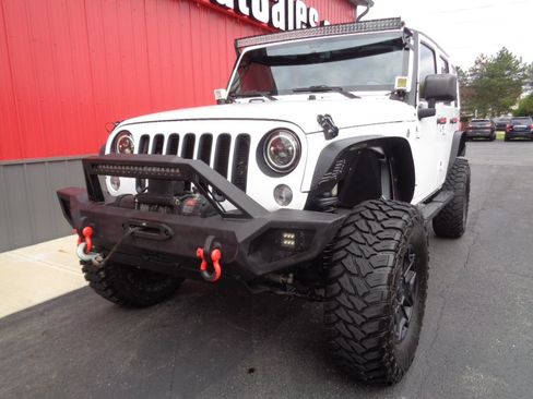 Used 2016 Jeep Wrangler Unlimited Sahara AWD/4WD image 10