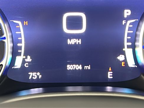 Used 2024 Chrysler Pacifica Touring-L FWD image 18