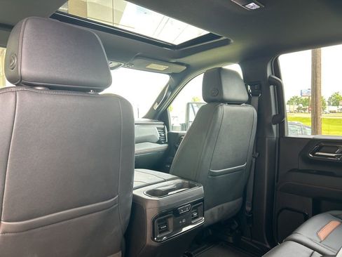 Used 2024 GMC Sierra 2500 AT4 w/ AT4 Premium Plus Package AWD/4WD image 11