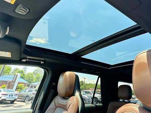 Used 2022 Lincoln Navigator L Reserve AWD/4WD image 11
