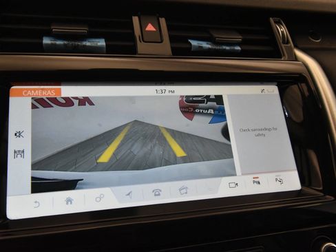 Used 2019 Land Rover Discovery HSE image 24