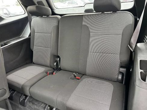 Used 2023 Chevrolet Traverse LT FWD image 11