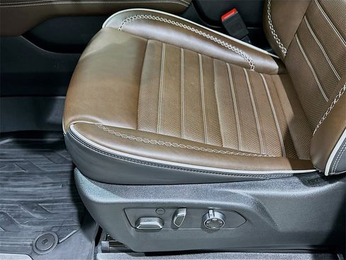 Used 2025 GMC Yukon Denali Ultimate image 20