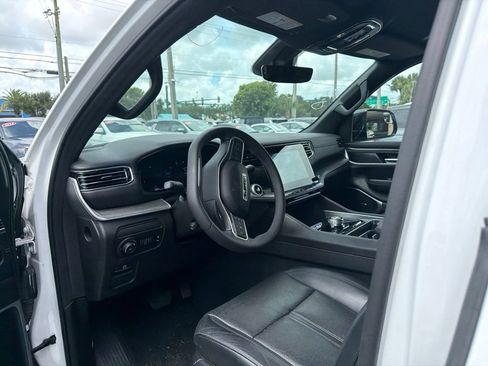 Used 2024 Jeep Wagoneer Series II w/ Flexible Seating Group RWD image 7