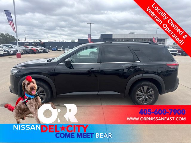 Used 2024 Nissan Pathfinder SV FWD image 2