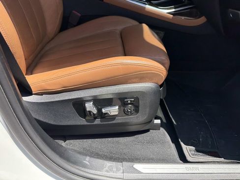 Used 2021 BMW X7 xDrive40i w/ Premium Package AWD/4WD image 12