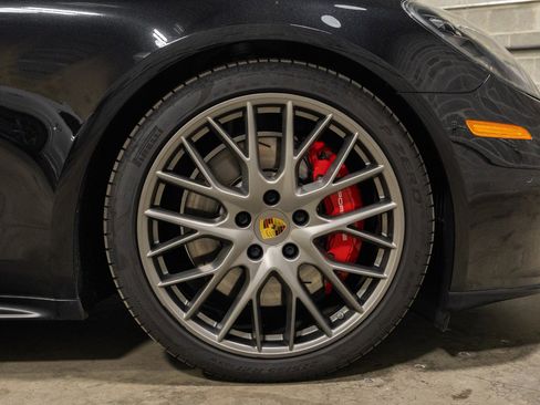 Used 2020 Porsche Panamera GTS image 32