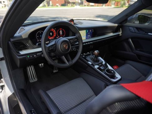Used 2025 Porsche 911 Carrera T RWD image 39