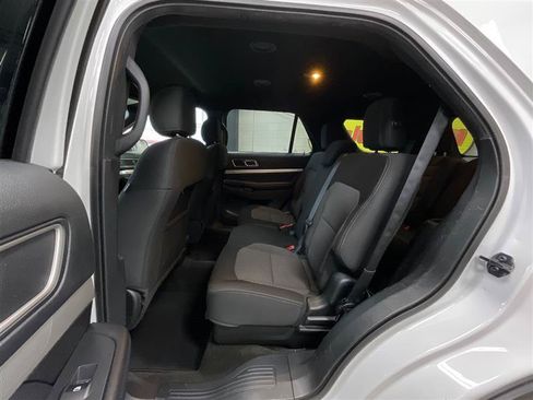 Used 2017 Ford Explorer XLT w/ Equipment Group 201A FWD image 21