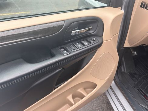 Used 2016 Dodge Grand Caravan SE w/ Quick Order Package 29E SE image 5