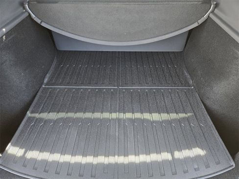 Used 2026 Tesla Model Y Long Range image 32