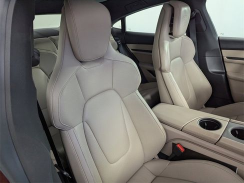 Used 2022 Porsche Taycan image 30
