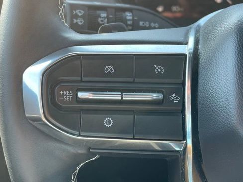 Used 2024 GMC Acadia Denali image 8