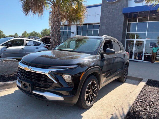 Used 2025 Chevrolet TrailBlazer LT FWD image 3