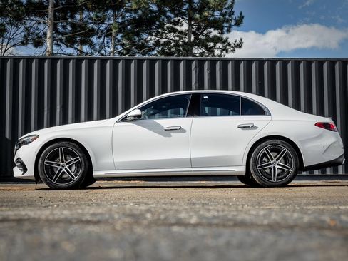 New 2026 Mercedes-Benz E 350 4MATIC Sedan image 3