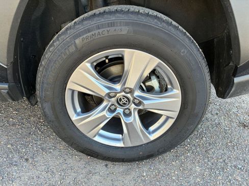 Used 2025 Toyota RAV4 XLE w/ Convenience Package image 32