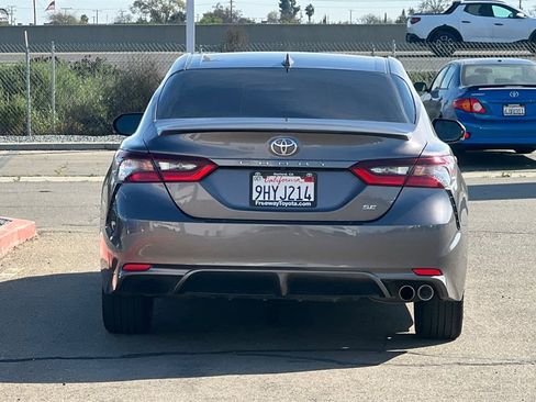 Used 2022 Toyota Camry SE image 6