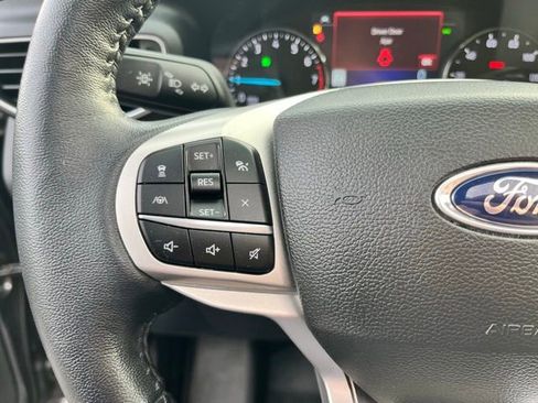 Used 2022 Ford Explorer XLT w/ Equipment Group 202A AWD/4WD image 28