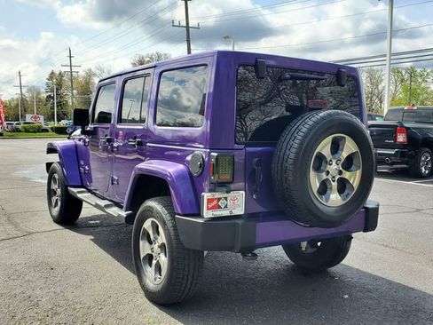 Used 2017 Jeep Wrangler Unlimited Sahara w/ Connectivity Group AWD/4WD image 3