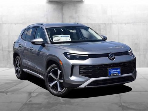New 2026 Volkswagen Tiguan SE FWD image 2
