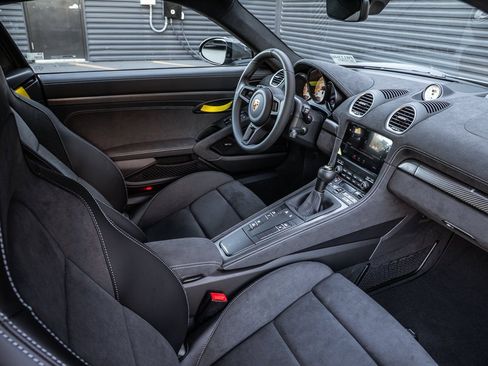 Certified 2025 Porsche 718 Cayman GT4 RS image 14