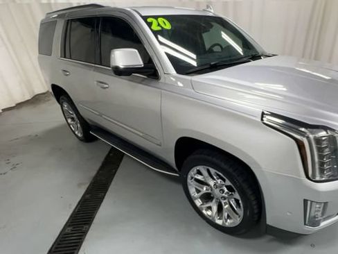 Used 2020 Cadillac Escalade Premium Luxury AWD/4WD image 2