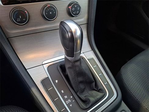 Used 2016 Volkswagen Golf S image 16