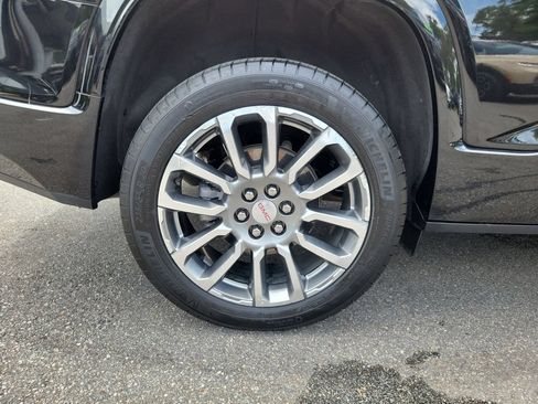 Used 2023 GMC Acadia Denali w/ Denali Ultimate Package FWD image 5