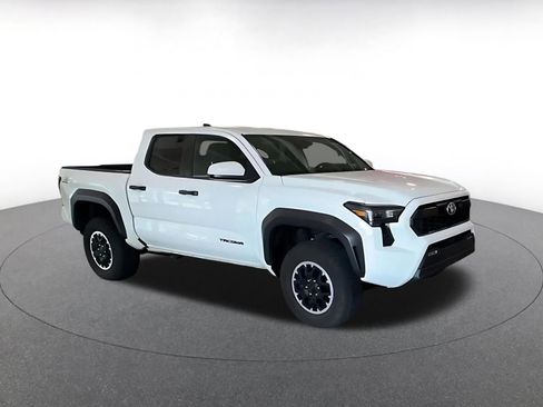 Used 2025 Toyota Tacoma TRD Off-Road AWD/4WD image 2