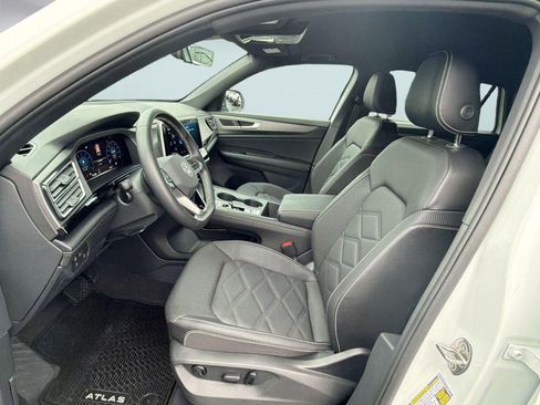 Certified 2024 Volkswagen Atlas Cross Sport SE AWD/4WD image 5