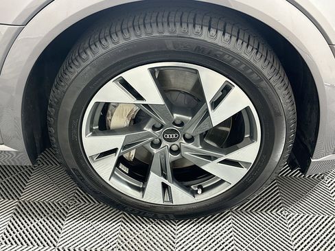 Used 2021 Audi e-tron Premium Plus w/ Premium Plus Package image 11