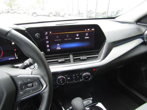 Used 2025 Chevrolet Trax LT w/ LT Convenience Package FWD image 25