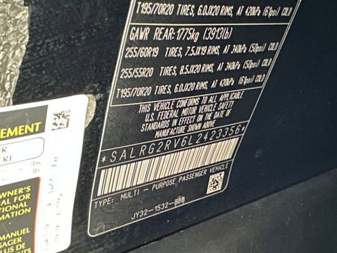 Used 2020 Land Rover Discovery SE image 37