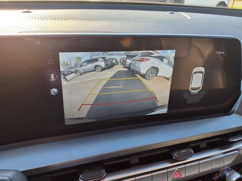 Used 2025 Kia Telluride S FWD image 18