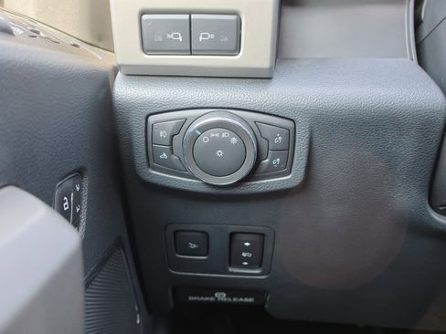 Certified 2022 Ford F250 Lariat w/ Tremor Off-Road Package image 20