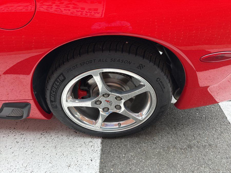Used 2000 Chevrolet Corvette Coupe w/ Performance Handling Pkg RWD image 16
