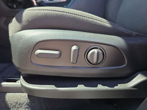 Certified 2023 Chevrolet Traverse LT image 19