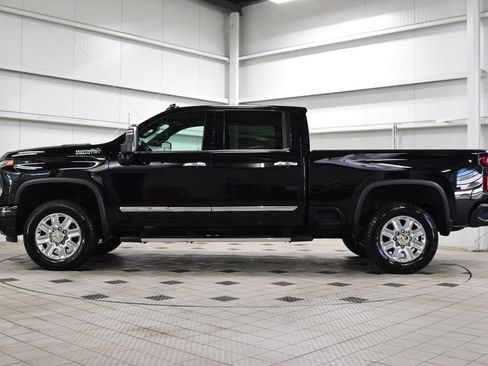 Used 2024 Chevrolet Silverado 2500 High Country w/ Technology Package AWD/4WD image 4