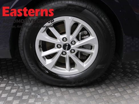 Used 2024 Kia Carnival LX image 33