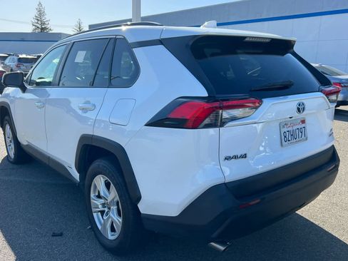 Used 2021 Toyota RAV4 LE AWD/4WD image 6