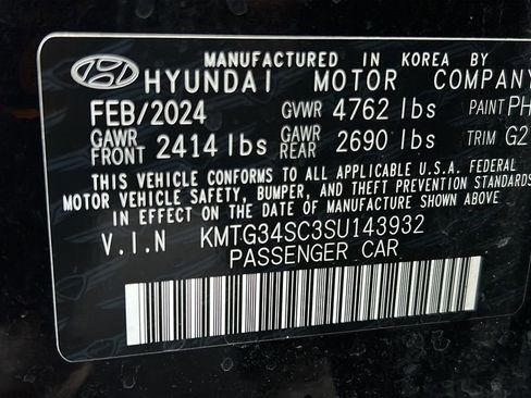 Used 2025 Genesis G70 2.5T RWD image 30